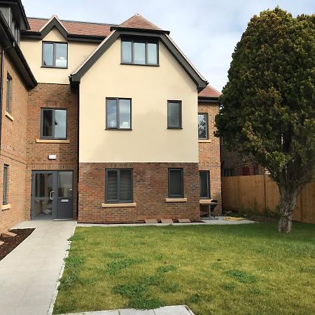 2 Bedroom 2 Bathroom Apartment 8 Including Free Parking Bromley Exterior photo