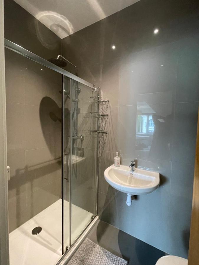 2 Bedroom 2 Bathroom Apartment 8 Including Free Parking Bromley Exterior photo
